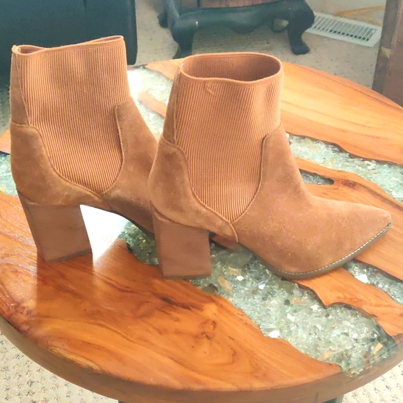 NWT Steve Madden suede camel 🐪 color heeled booties - Picture 1 of 7